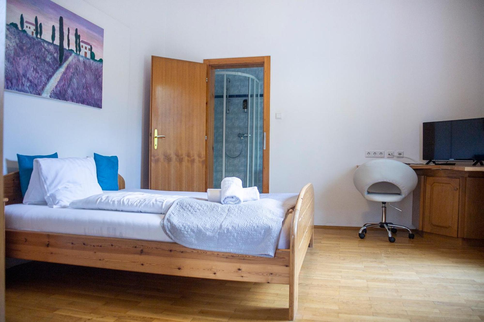 Trend Lokal-Rooms-Bar Frohnleiten Εξωτερικό φωτογραφία