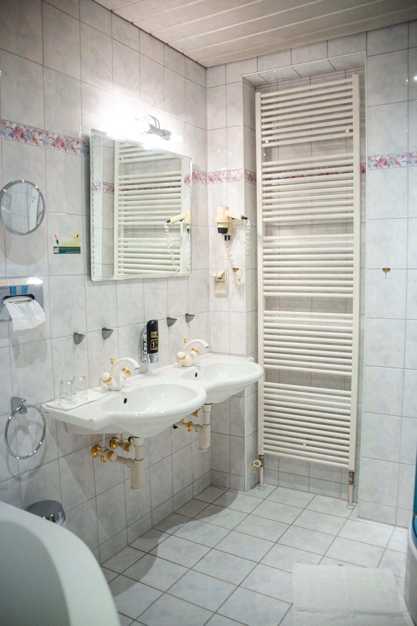 Trend Lokal-Rooms-Bar Frohnleiten Εξωτερικό φωτογραφία